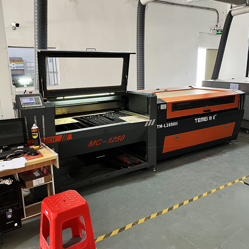 森濤亞克制品公司新添300瓦功率雕刻機