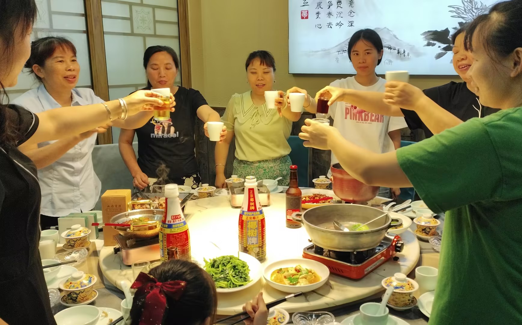 亞克力工廠團隊聚餐：開心工作，享受快樂生活時光